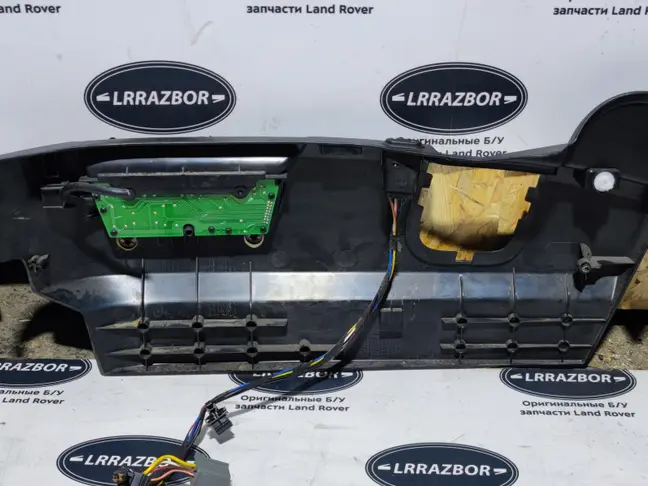 Накладка сидения правая DISCOVERY 3 L319 05-09