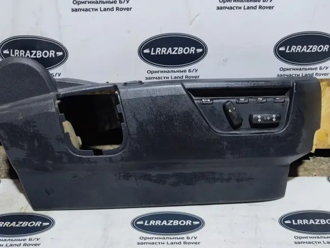 Накладка сидения правая DISCOVERY 3 L319 05-09