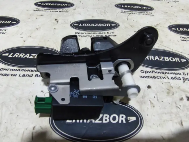 Замок откидного борта правый DISCOVERY 3 L319