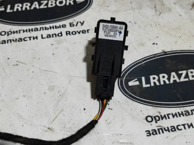 Кнопка люка Land Rover DISCOVERY 3 L319  05-09