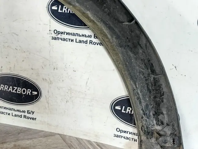 Молдинг переднего левого крыла DISCOVERY 3 L319