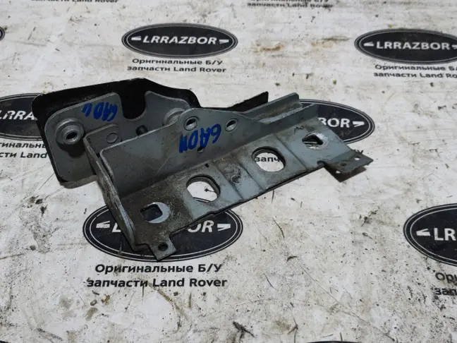 Кронштейн панели правый DISCOVERY 3/4 L319