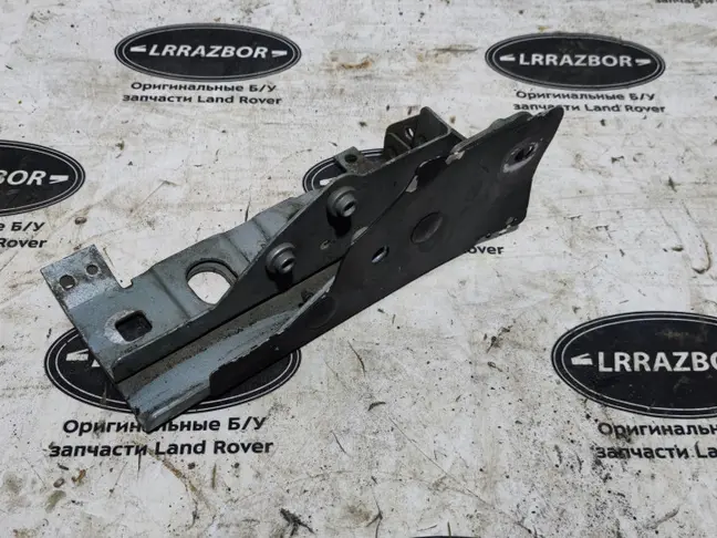 Кронштейн панели правый DISCOVERY 3/4 L319