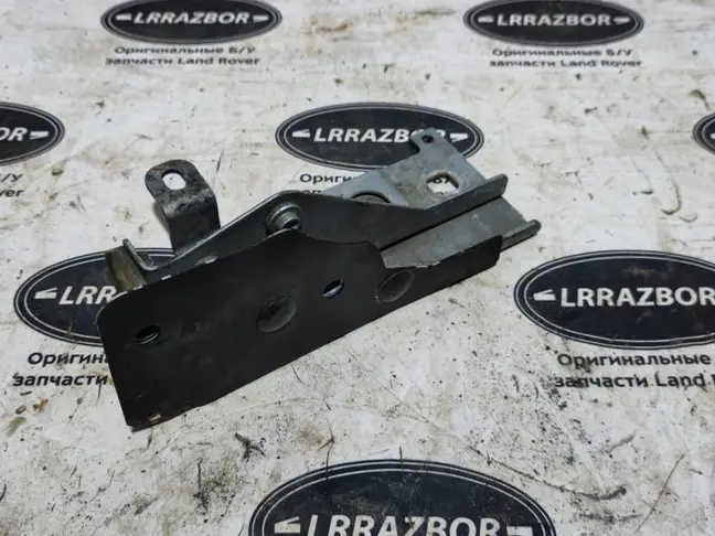 Кронштейн панели левый DISCOVERY 3/4 L319