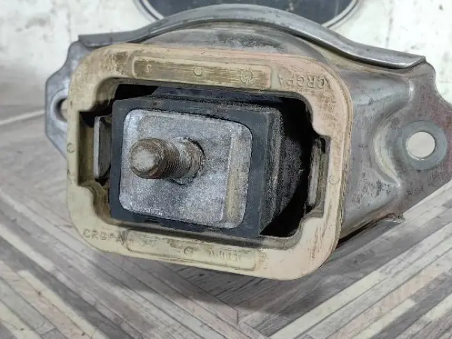 Подушка двигателя Land Rover DISCOVERY 3 L319 2.7