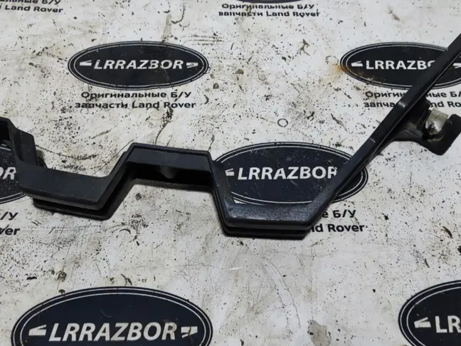 Кронштейн передний левый Discovery 3 L319