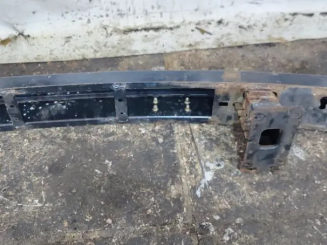 Усилитель переднего бампера DISCOVERY 3/4 L319