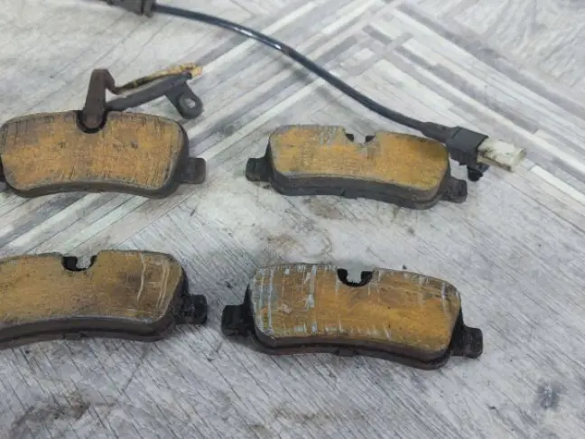 Колодки тормозные задние DISCOVERY 3 L319