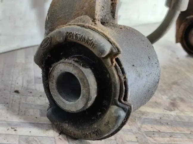 Рычаг передний верхний левый DISCOVERY 3 L319