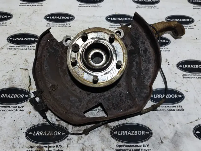 Кулак поворотный передний правый DISCOVERY 3 L319