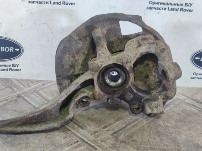 Кулак поворотный передний левый DISCOVERY 3 L319