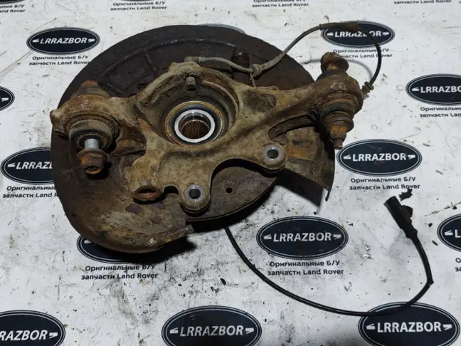 Кулак задний правый DISCOVERY 3 L319 05-12