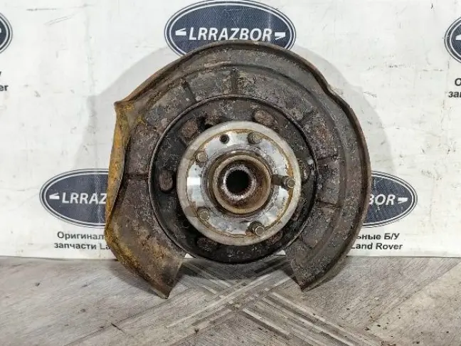 Кулак задний левый DISCOVERY 3 L319 05-12