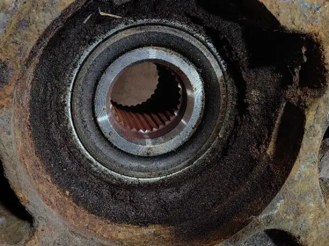 Кулак задний левый DISCOVERY 3 L319 05-12