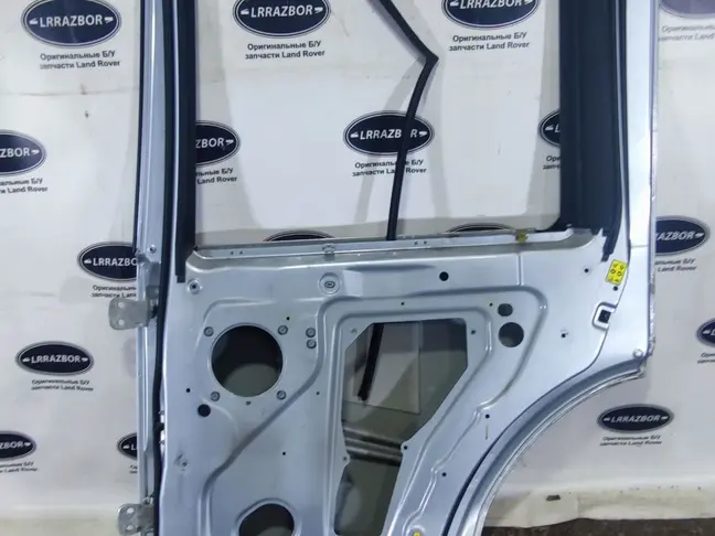 Дверь задняя правая DISCOVERY 3/4 L319  2005-2009