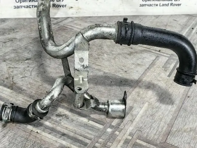 Трубка вентиляционная  DISCOVERY 3 L319 2.7