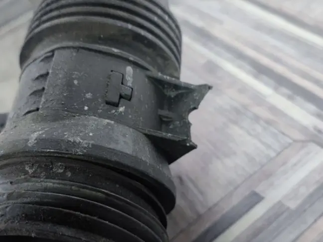 Патрубок впускной Land Rover DISCOVERY 3 L319 2.7