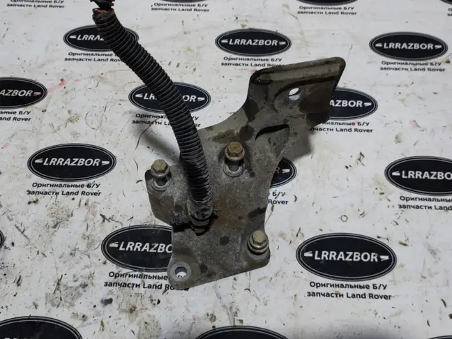 Кронштейн двигателя правый DISCOVERY 3 L319 2.7
