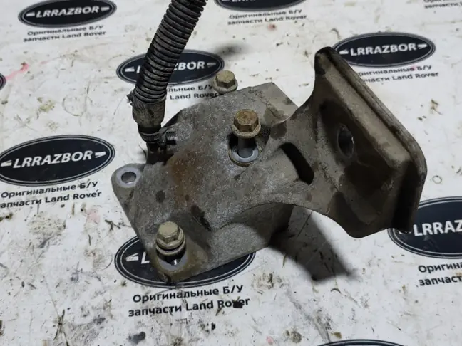 Кронштейн двигателя правый DISCOVERY 3 L319 2.7