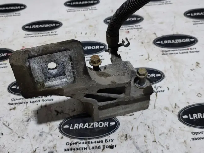 Кронштейн двигателя правый DISCOVERY 3 L319 2.7
