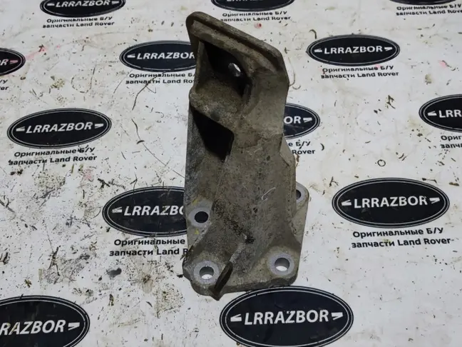 Кронштейн двигателя левый DISCOVERY 3 L319 2.7