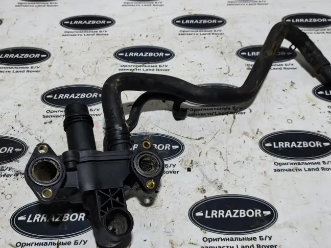 Тройник системы охлаждения DISCOVERY 3 L319 2.7