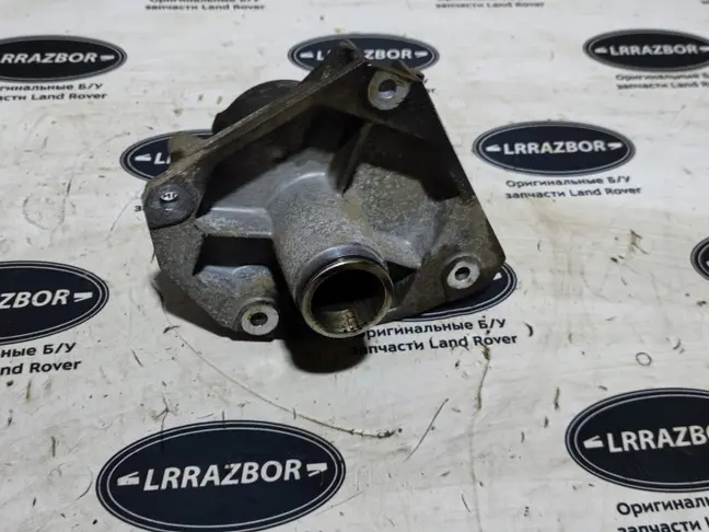 Кронштейн привода правый  Range Rover L322 09-12