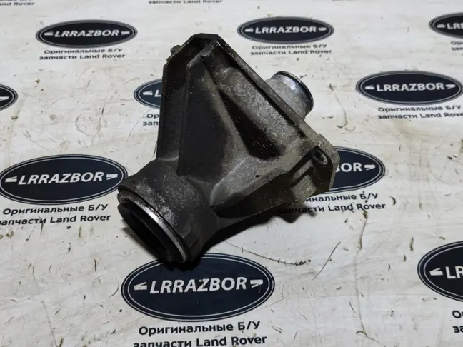 Кронштейн привода правый  Range Rover L322 09-12