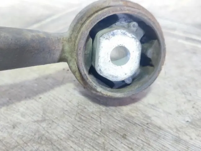 Рычаг передний нижний левый Range Rover L322 02-12