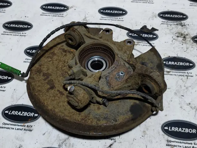 Кулак задний левый Range Rover 3 L322 09-12
