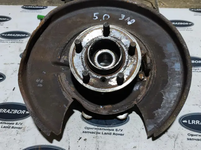 Кулак задний левый Range Rover 3 L322 09-12