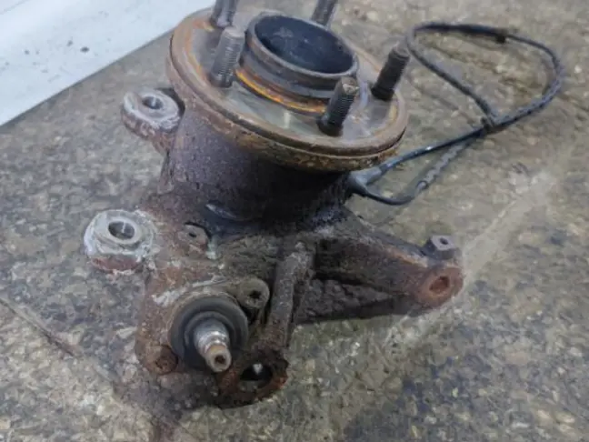 Кулак передний правый Range Rover 3 L322 09-12