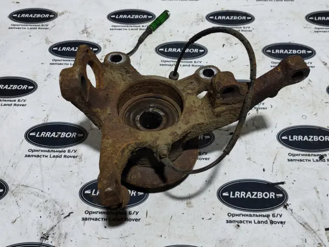 Кулак передний левый Range Rover 3 L322 09-12