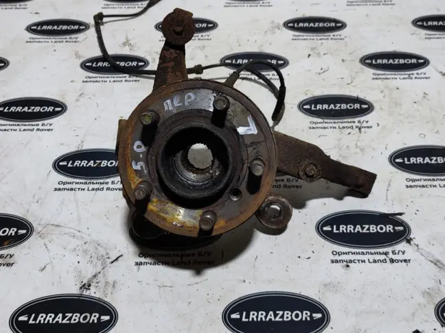 Кулак передний левый Range Rover 3 L322 09-12