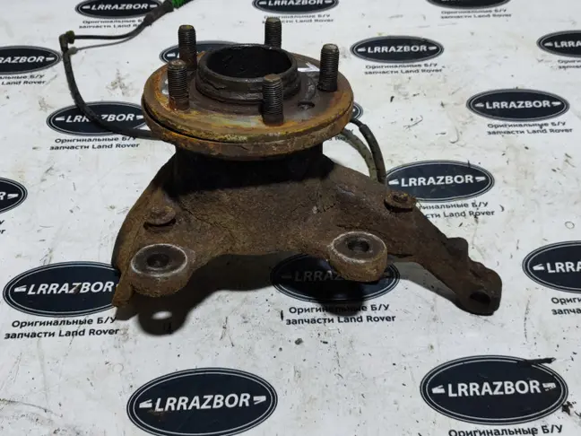 Кулак передний левый Range Rover 3 L322 09-12