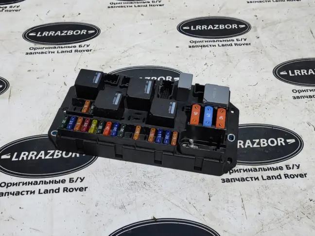 Блок предохранителей в багажнике Range Rover L322