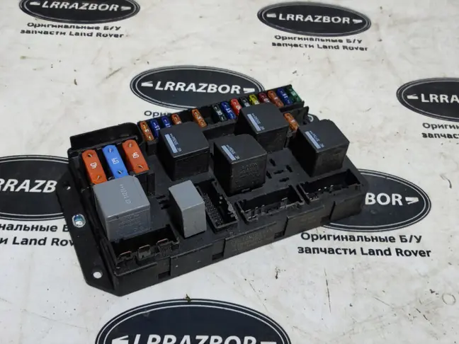 Блок предохранителей в багажнике Range Rover L322