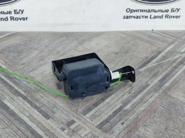 Замок лючка бензобака Range Rover L322 02-12