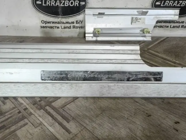 Молдинг порогов Autobiography Range Rover L322