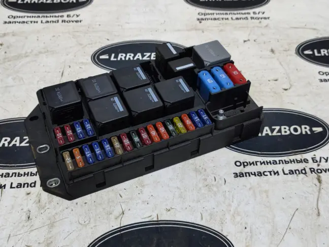Блок предохранителей под капот Range Rover L322