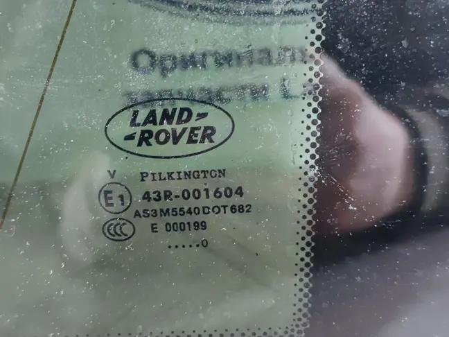 Стекло кузовное глухое правое Range Rover L322