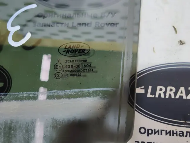 Стекло двери задней левой Range Rover L322 02-12