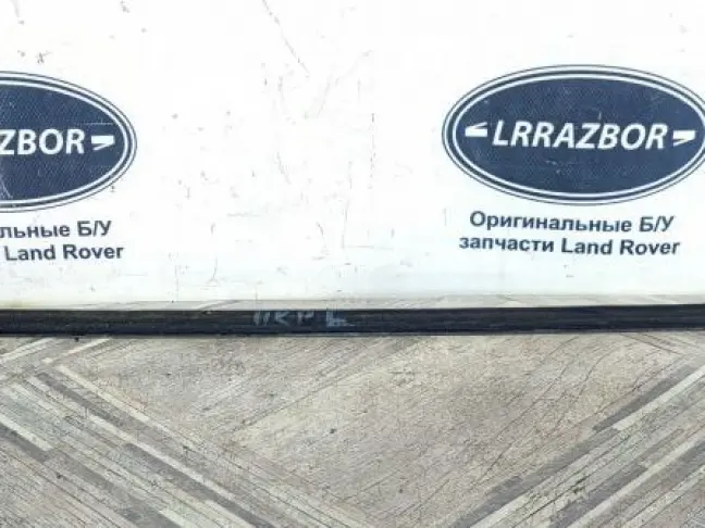 Молдинг стекла переднего левого Range Rover L322