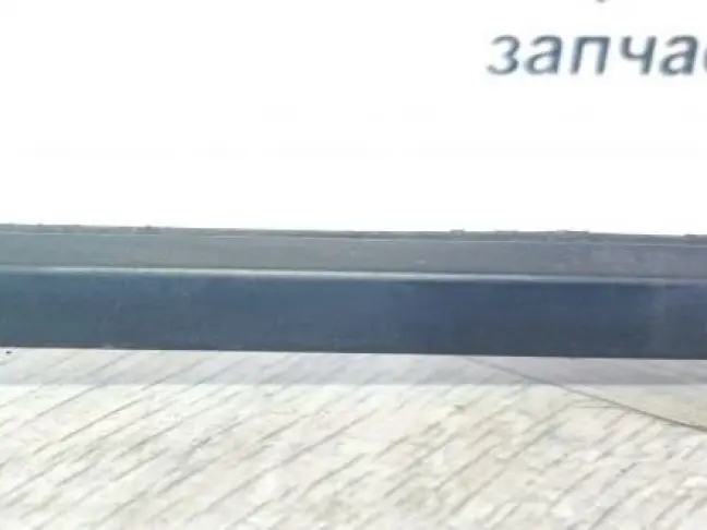 Молдинг стекла переднего левого Range Rover L322
