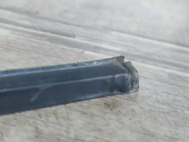 Молдинг стекла переднего правого Range Rover L322