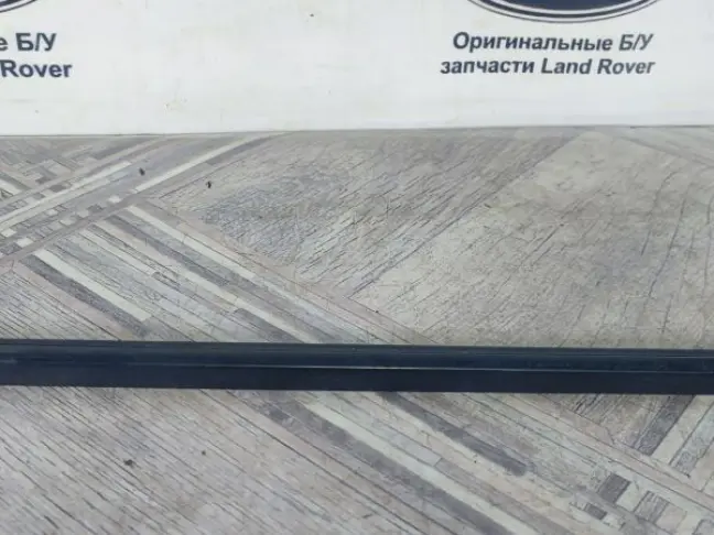 Молдинг стекла переднего правого Range Rover L322