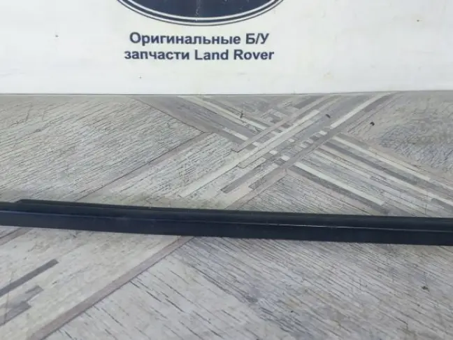 Молдинг стекла переднего правого Range Rover L322