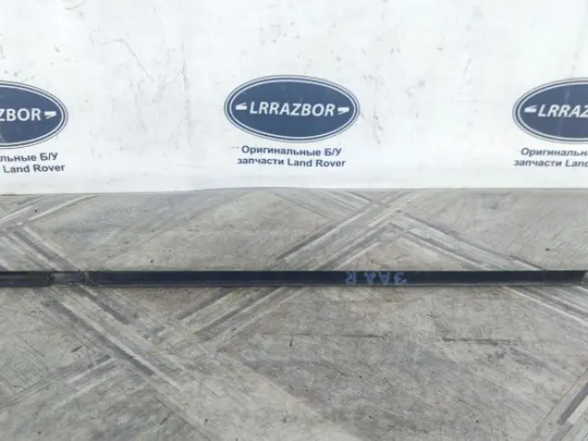 Молдинг стекла заднего правого Land Rover L322