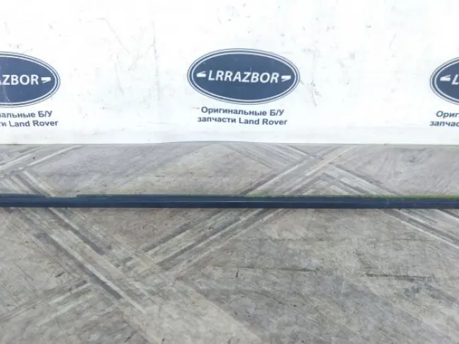 Молдинг стекла заднего правого Land Rover L322