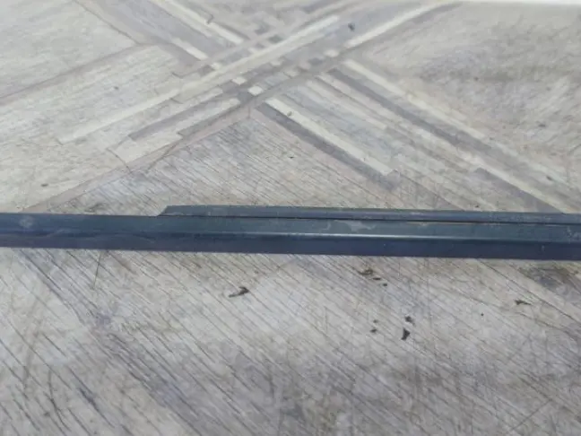 Молдинг стекла заднего левого Range Rover L322